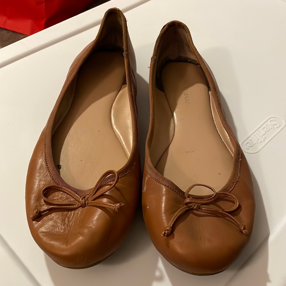 Banana republic flats. Tan leather. Size 9. Great shape